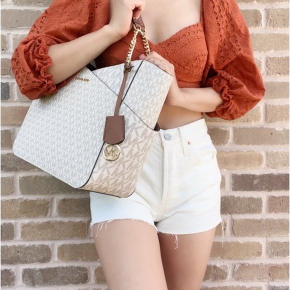 NEW! Michael Kors Large Jet Set Travel Tote Handbag Signature Vanilla Gold Chain - Picture 6 of 16